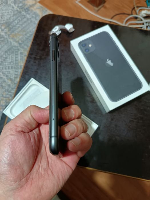 Продам Apple 11 64 gb