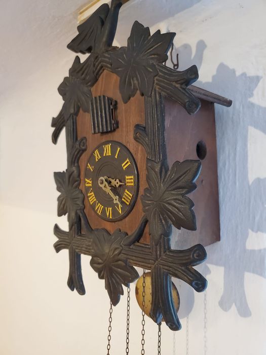 Ceas cu cuc din lemn