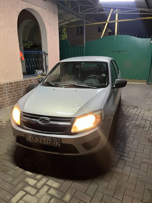 Машина / авто на продажу Lada Granta 2015 года продам