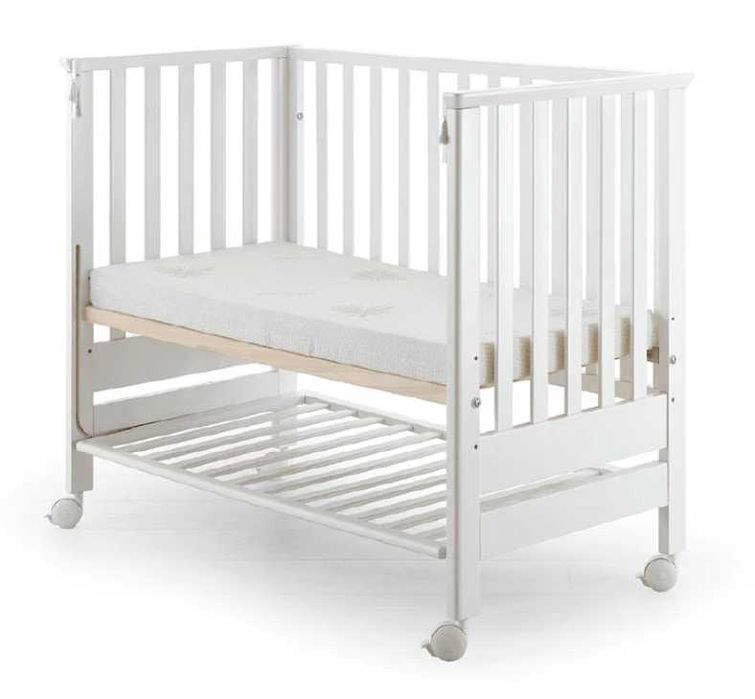 Vand patut cosleeping atasabil Anne Bebe Contact Azzurra lemn fag Italia, saltea inclusa, set protectie 4 piese bumbac si set lenjerie bumbac 3 piese