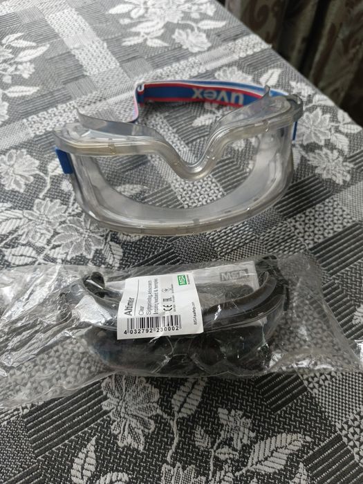 Жилетки,очки, спецодежда