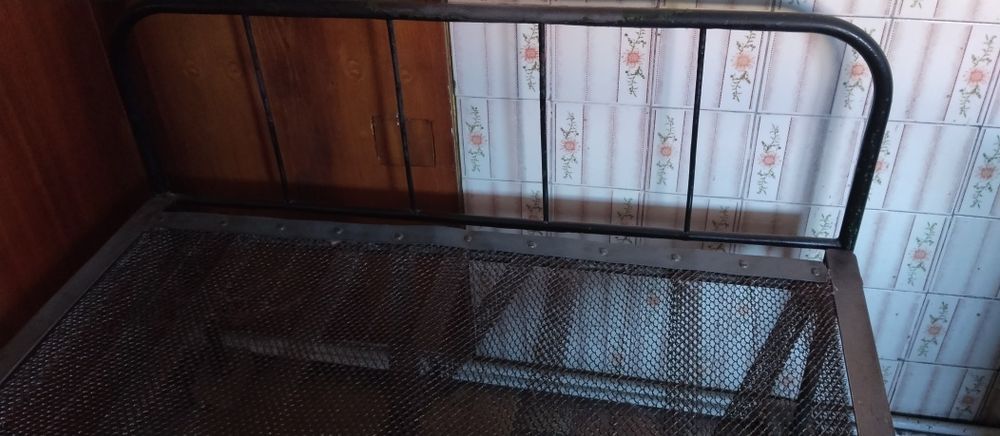 Легло с жел.табли и пружина с размери:190/110см