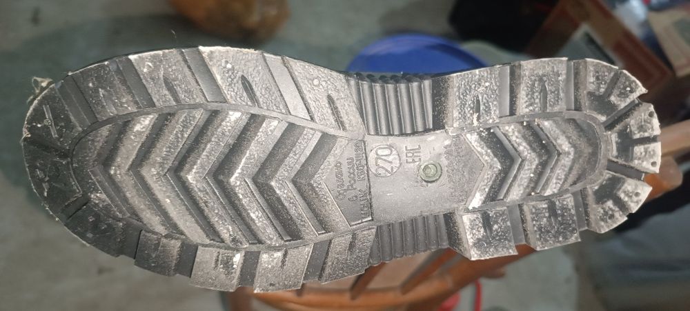 Продам резиновые сапоги размер 42