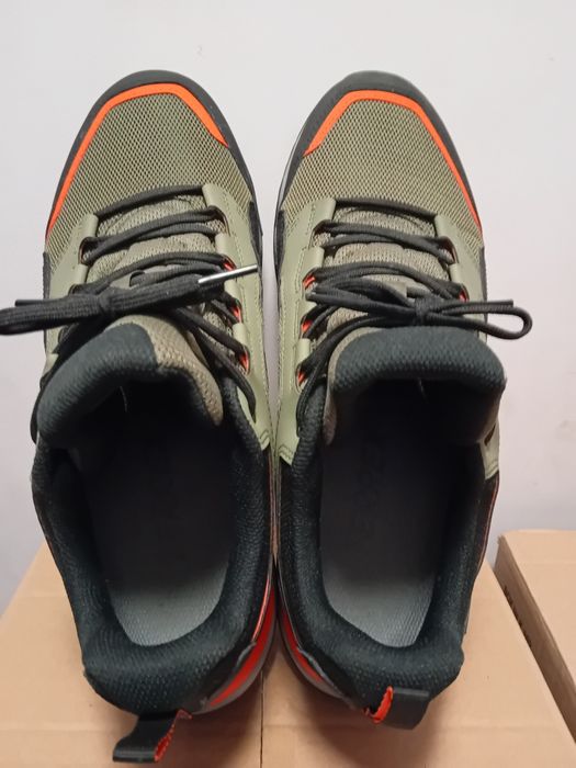 Маратонки Adidas номер 46