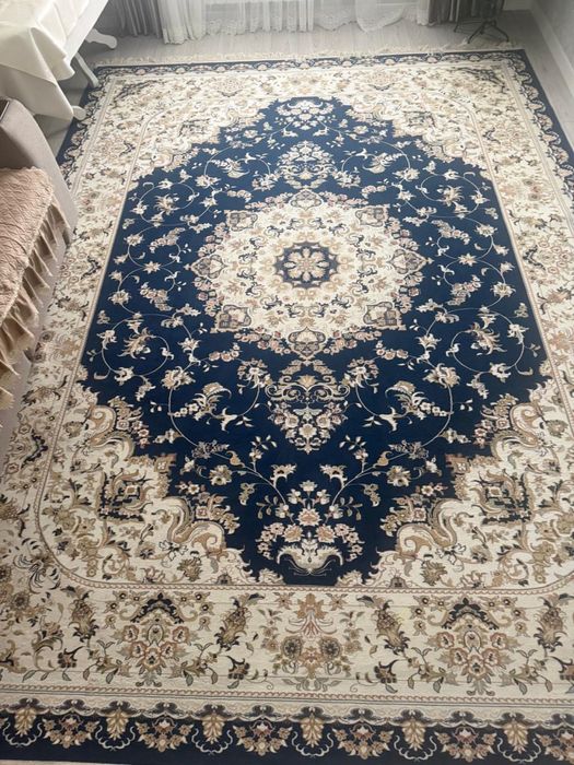 Продам ковер в хорошем состоянии