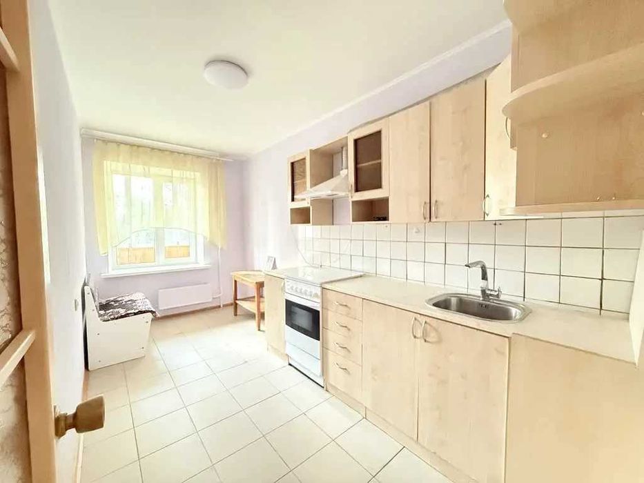 Дава се под наем Тристаен апартамент в София, Зона Б-18 - 95 кв.м за 484.5 € - Снимка #2