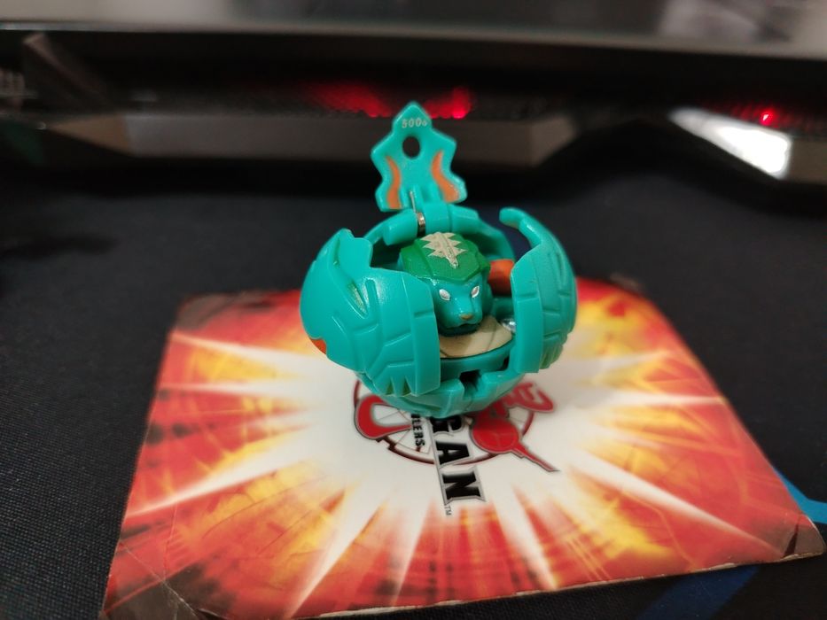 Lot 1 figurine bakugan