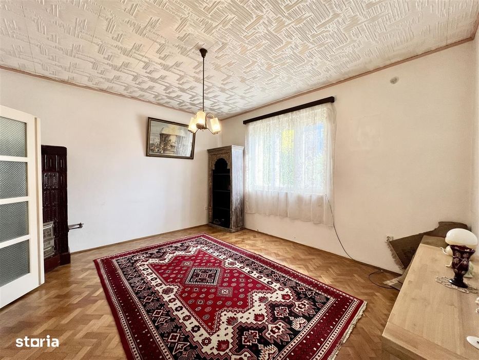 Casa cu potential - 4 camere, curte 190 mp - zona de case