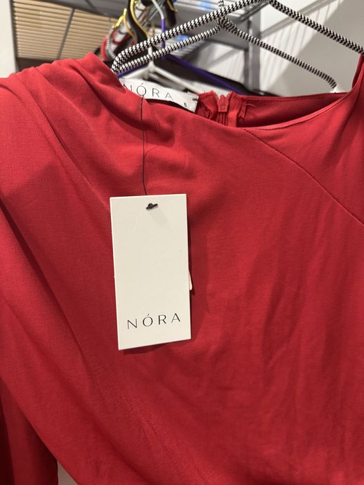 Продам короткое платье Nora