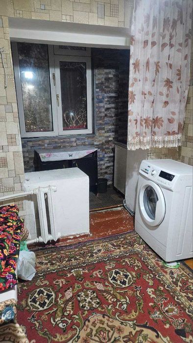 1 / 4 / 4 комнат. Чиланзар-8 Квартал. Кирпичный Дом. Балкон 1,20--3