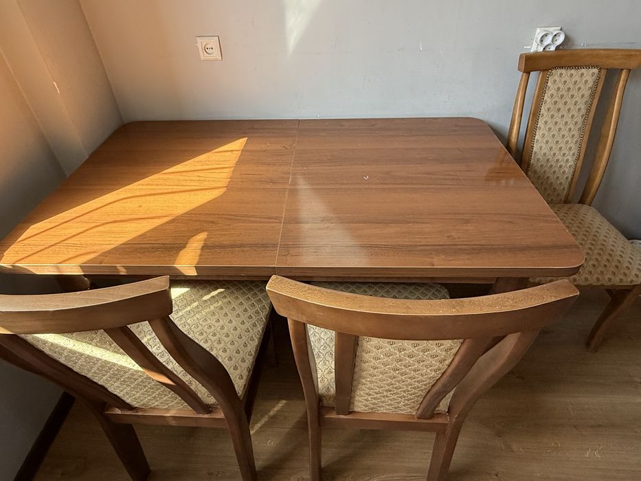 Продается раздвижной стол и 6 стульев