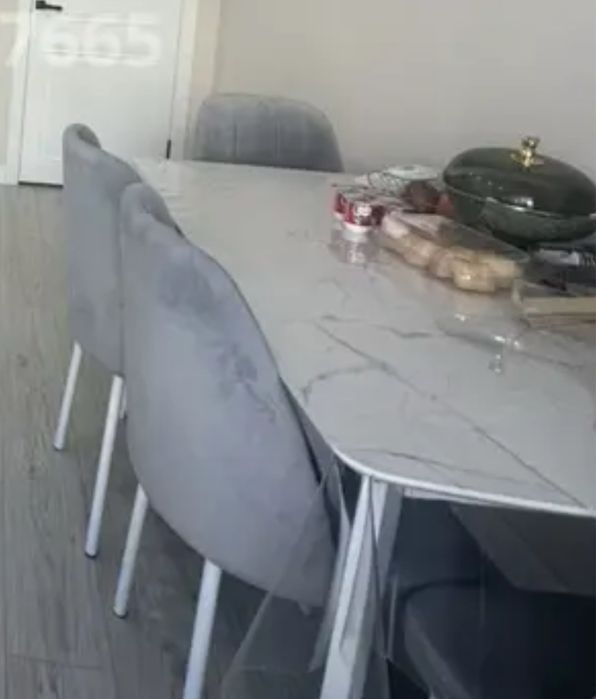 Стол со стульями