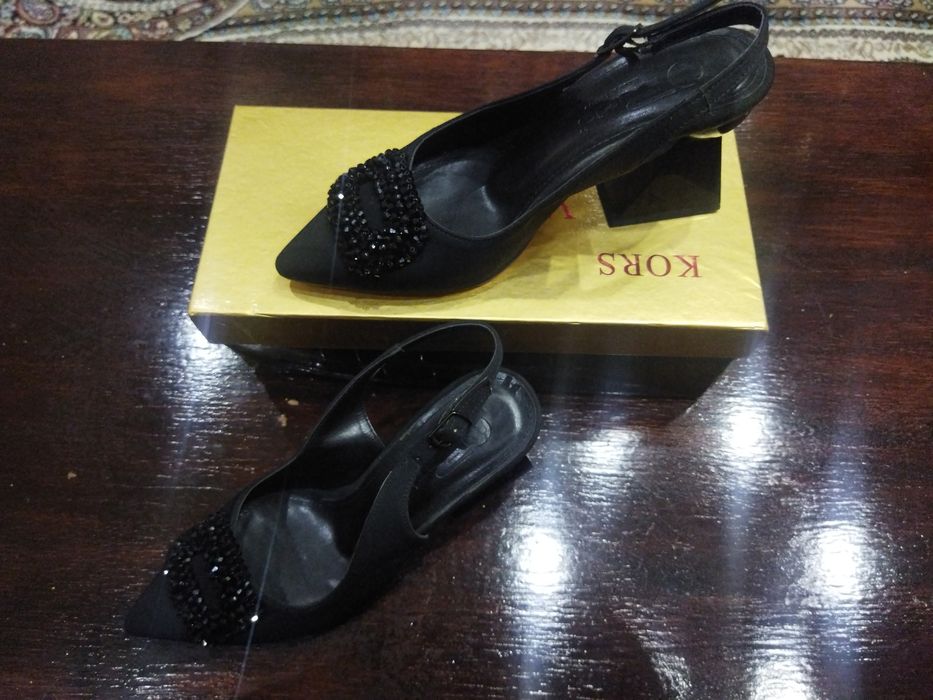 Женские туфли сотилади