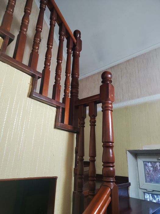 Лестница деревянная