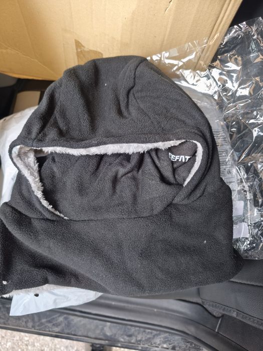 Два  цвята зимна термична шапка