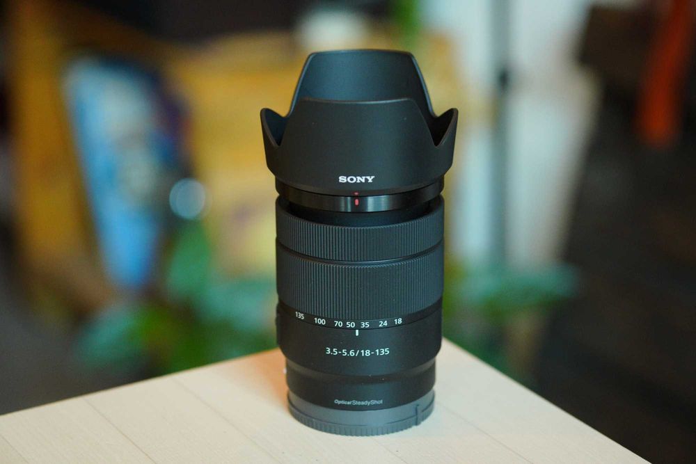 Обектив Sony E 18-135mm f/3.5-5.6 OSS