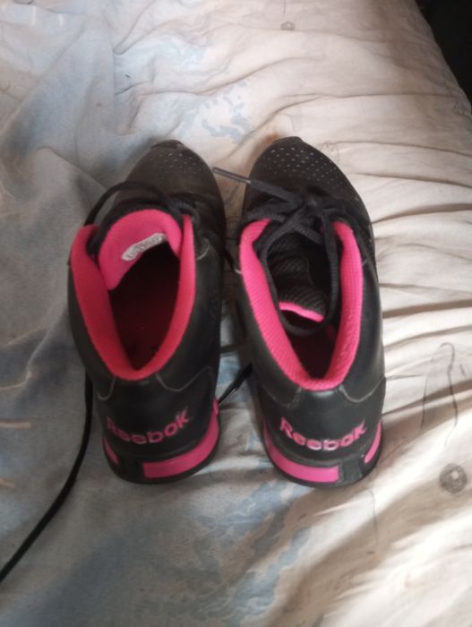 Дамски маратонки продавам 38номер