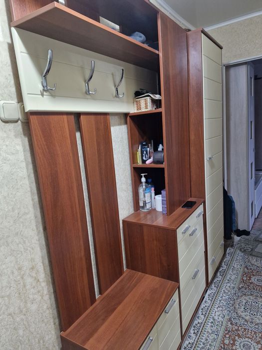 Продаётся мебель для прихожей в хорошем состоянии к нему есть ещё боль