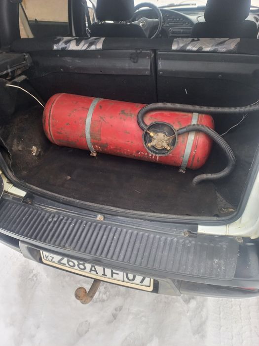 Продам  машину..