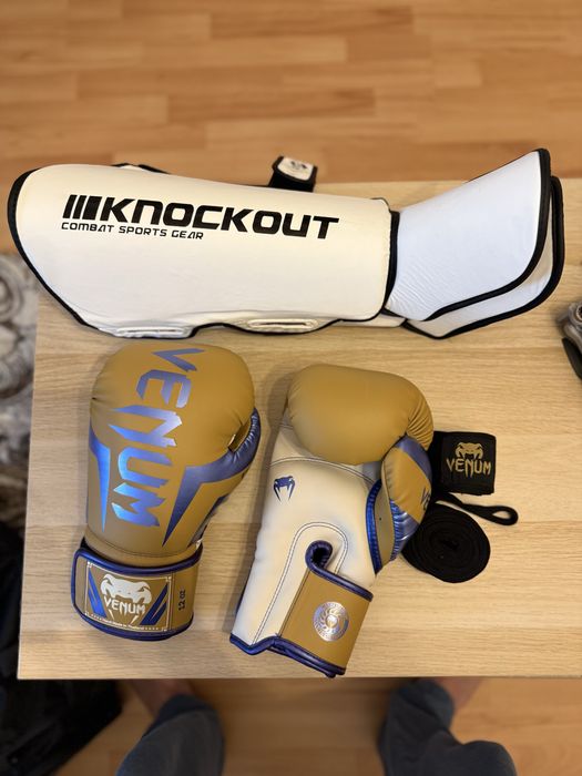 Set Kickbox Manusi Venum Tibiere Knockout Bandaje Venum