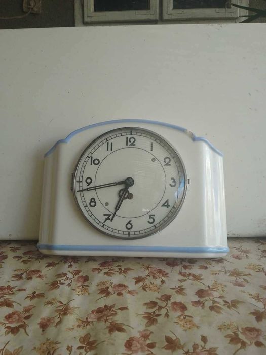 Ceas de perete cu pendul - mecanic cu rama ceramica Marea Britanie .