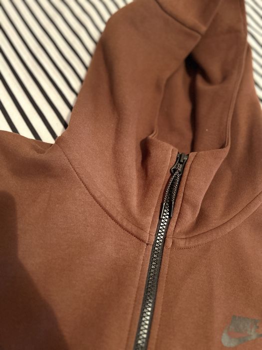 Bluza nike tech,inca in tendinte