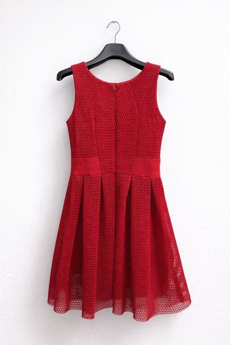 Детска червена рокля