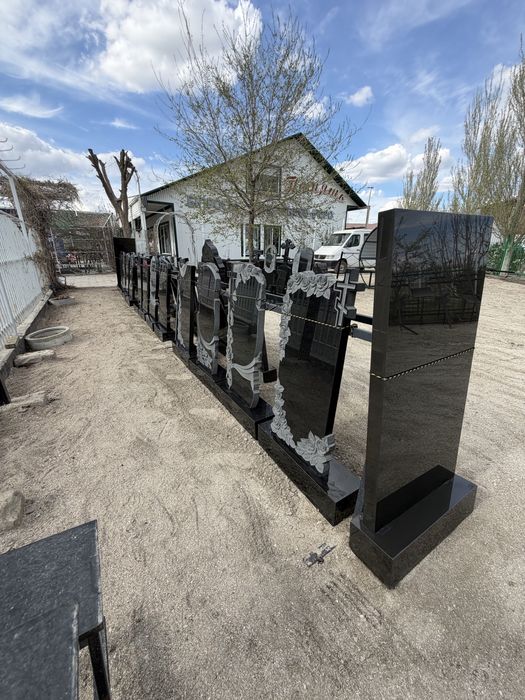 Памятник Установка мазарных плит