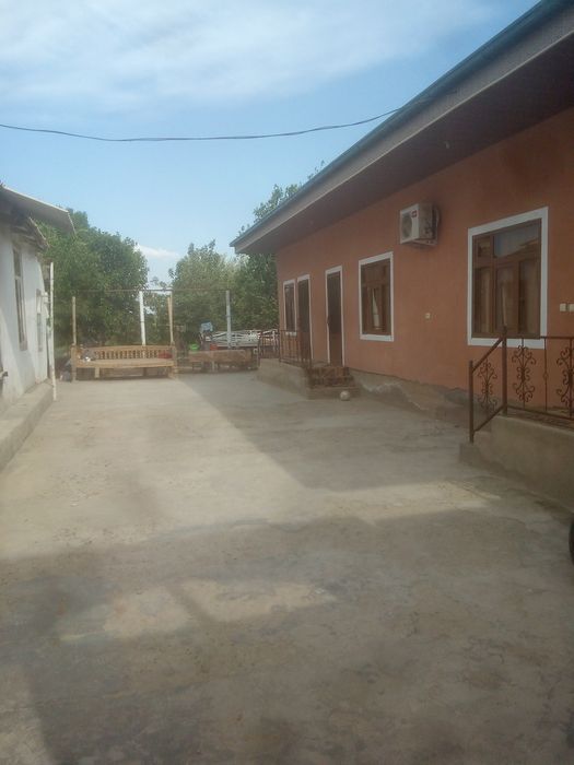 Uy sotiladi xamma sharoitga ega