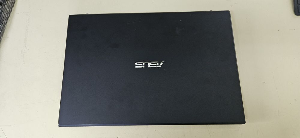 Продам ноутбук Asus x571