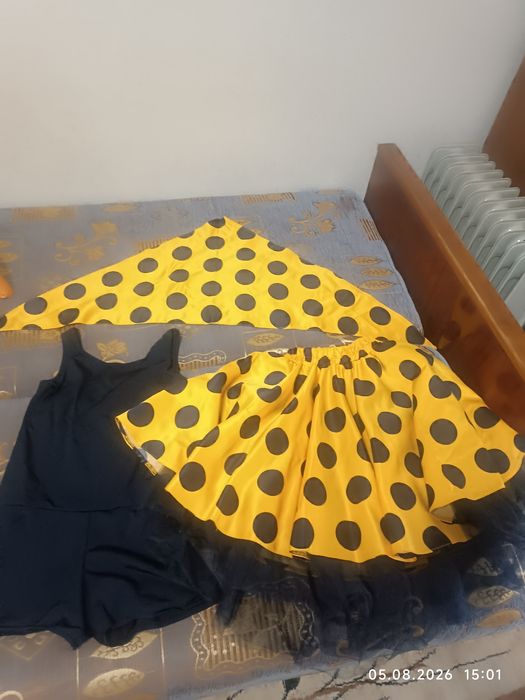 Продам платья и костюмы