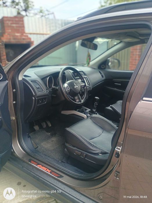 Vând Mitsubishi ASX