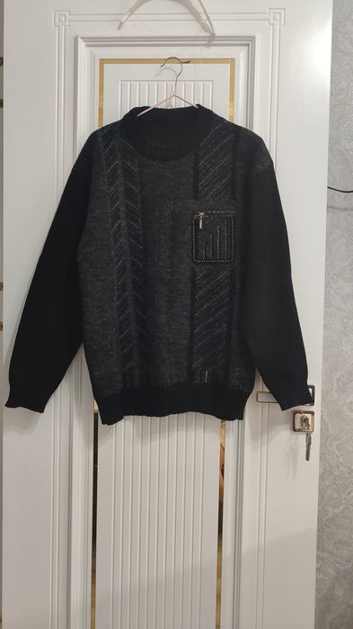 Ветровка и свиторы мужские