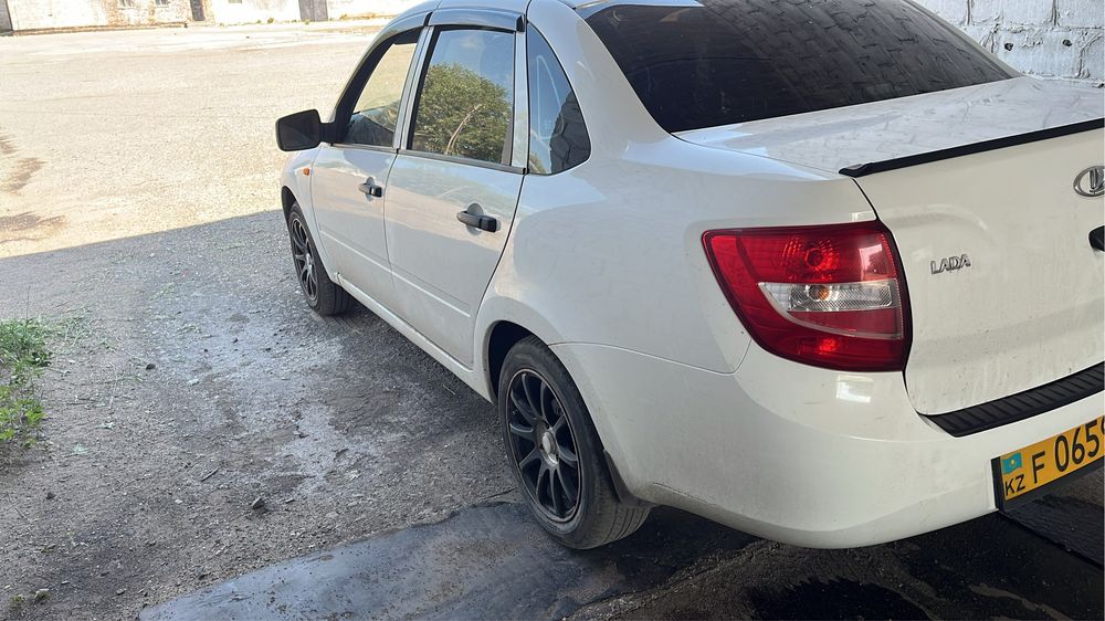 Продам Гранту 2015 года