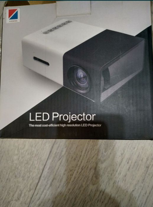 Проектор. Proktor sotladi miniy va damashniy òzi bitta