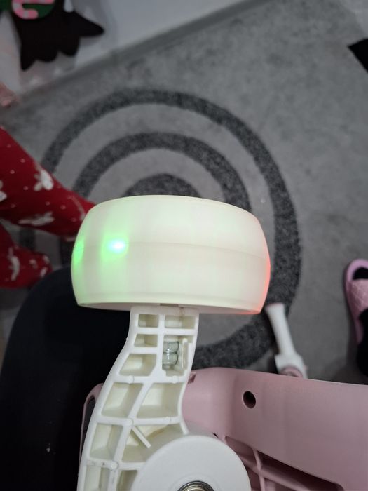 Trotineta cu lumini si muzica