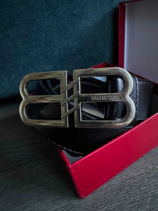 Curea Balenciaga noua