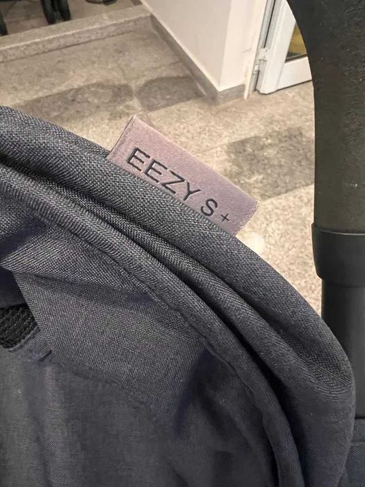 Продавам бебешка количка Cybex (тъмносиня, в отлично състояние)