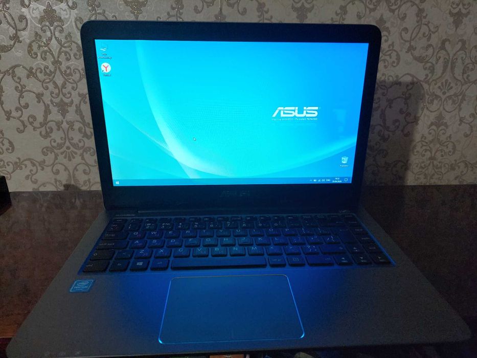 Ноутбук Asus 403 Series