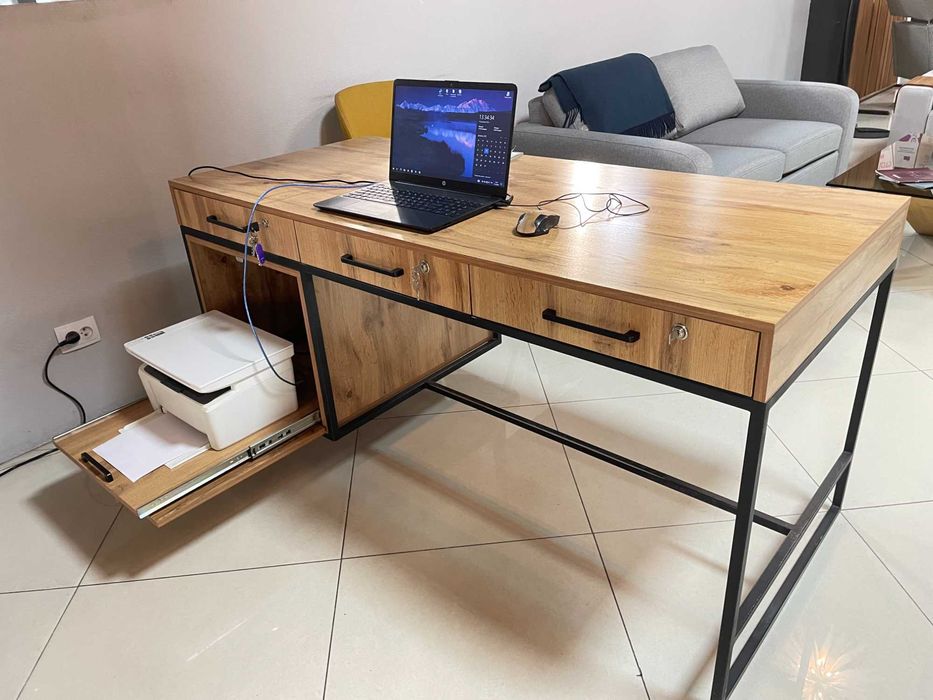 Стол письменный, с выдвижным ящиком для принтера