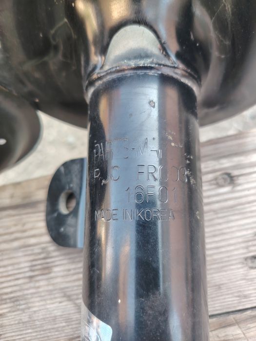 Продам передние амортизаторы для Шевроле Каптива