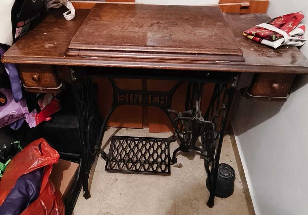 Vând mașina de cusut Singer 128K originala an 1920 stare buna