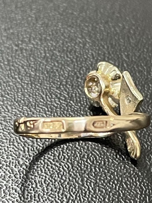 Кольцо золотое 585 пробы с бриллиантами.