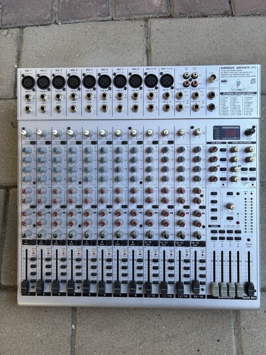 Mixer audio Behringer Eurorack UB2442FX-PRO
