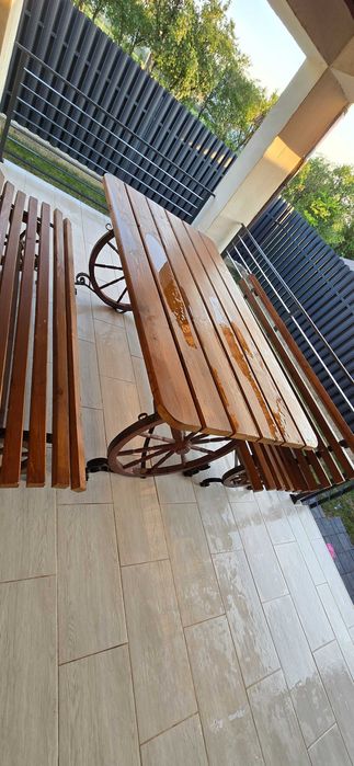 Masă cu banci din lemn masiv și fier forjat