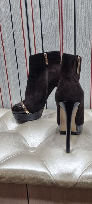 Продам ботильоны.
