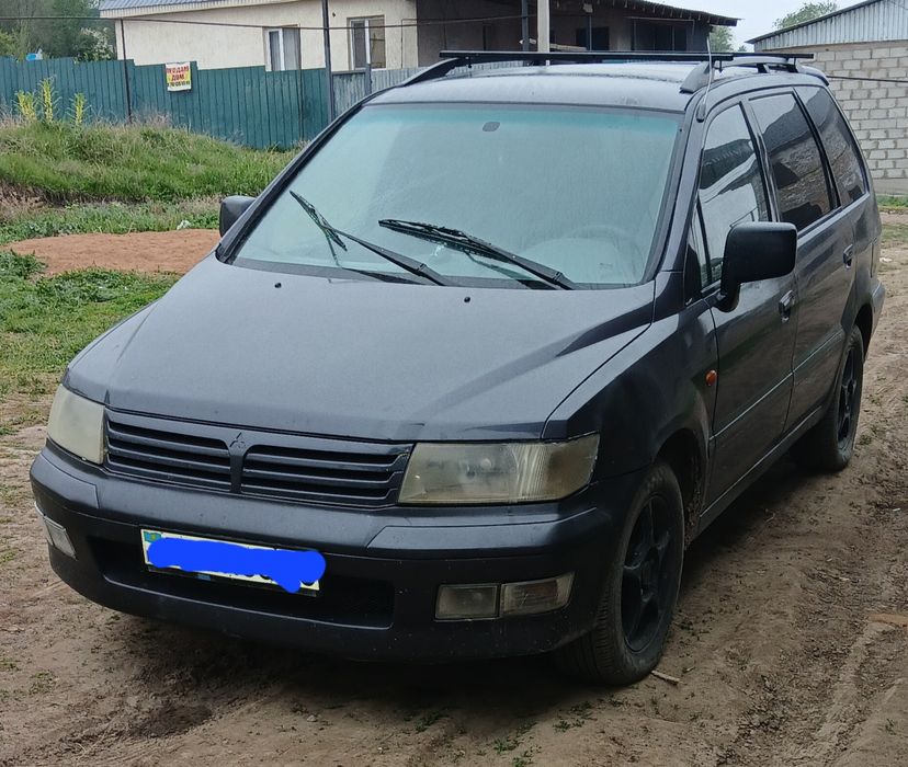 Митсубиси спейс вагон в хорошем состояний вместительный салон