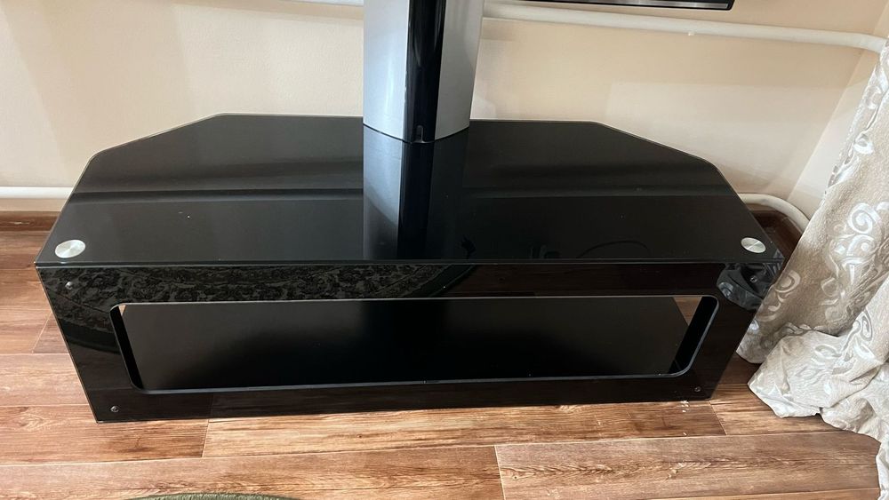 Телевизор б/у с подставкой