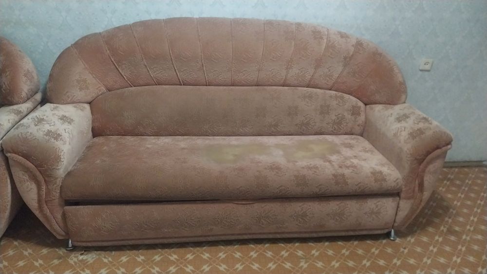 Отдам даром диван с креслом