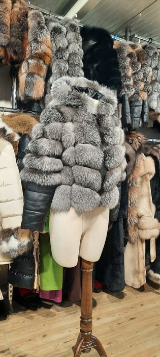 сезонно намаление на дамски палта от естествен косъм лисица